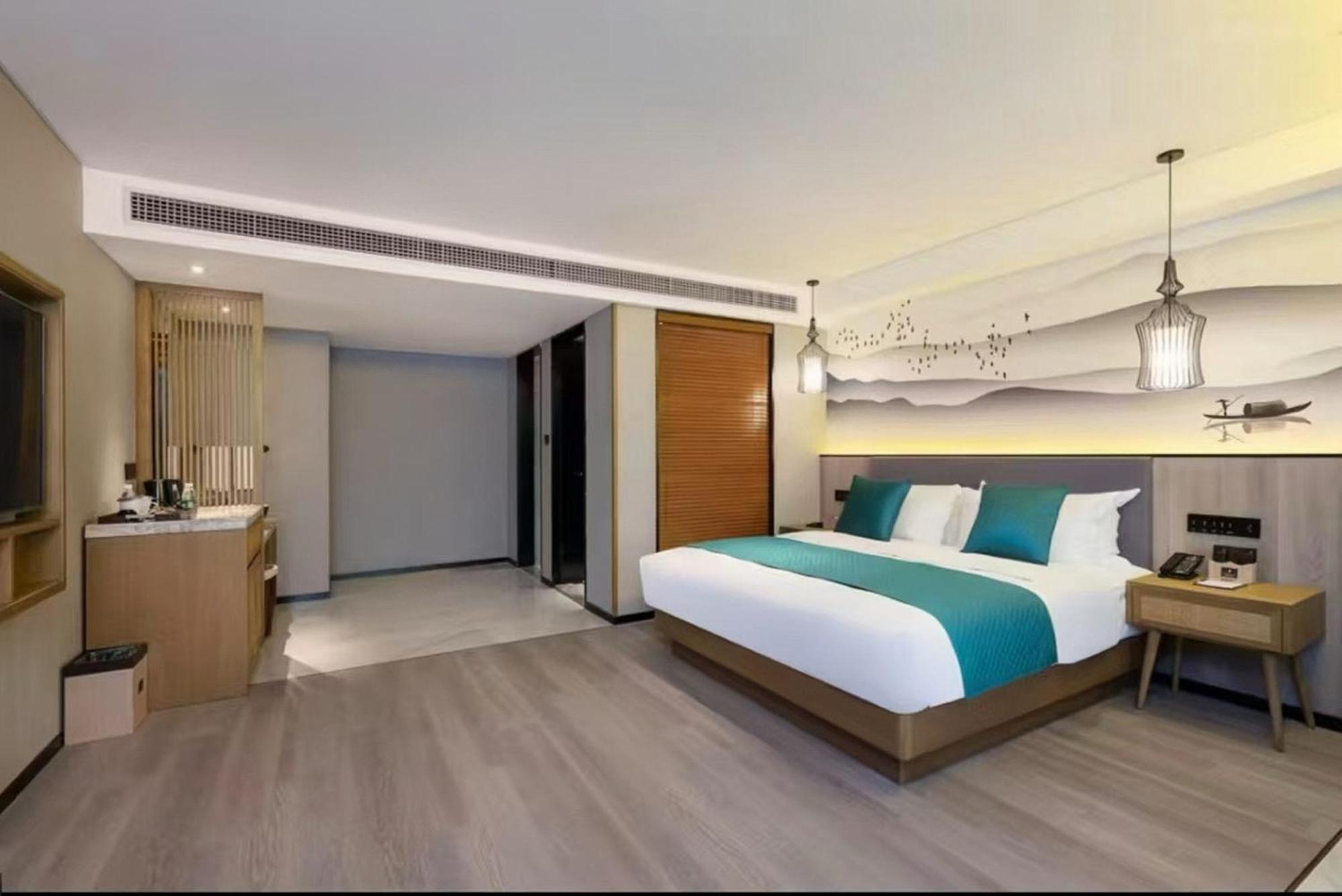 Mehood Lestie International Hotel Nancun Wanbo Metro Station Branch - Free Shuttle Bus To Canton Fair Complex During Canton Fair Period & Free Breakfast & Free Afternoon Tea & Free Midnight Snack & Free Vpn Internet Access Экстерьер фото