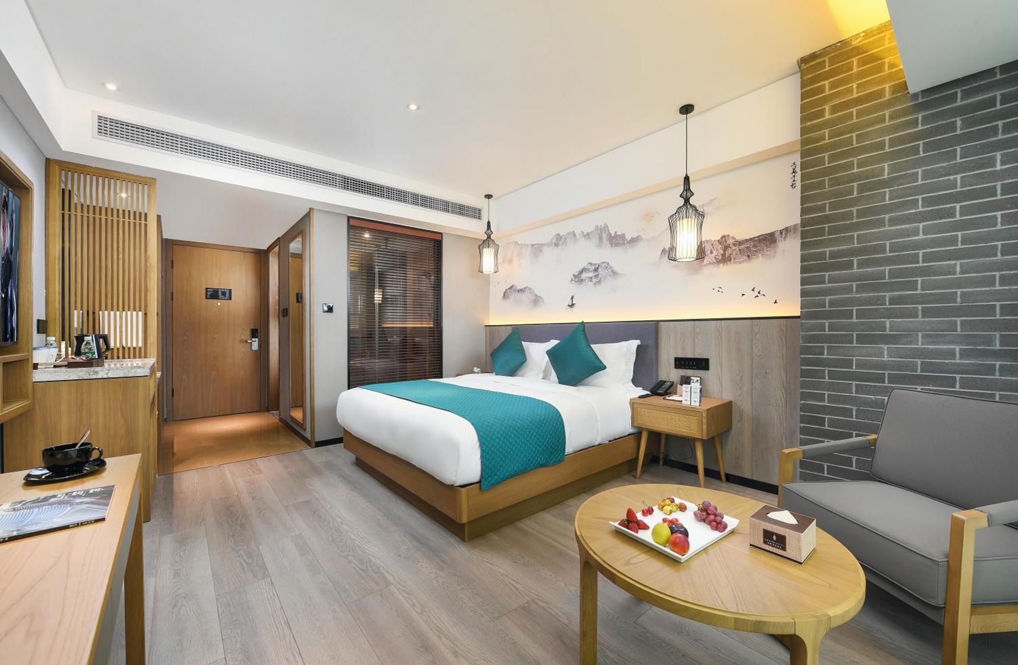 Mehood Lestie International Hotel Nancun Wanbo Metro Station Branch - Free Shuttle Bus To Canton Fair Complex During Canton Fair Period & Free Breakfast & Free Afternoon Tea & Free Midnight Snack & Free Vpn Internet Access Экстерьер фото