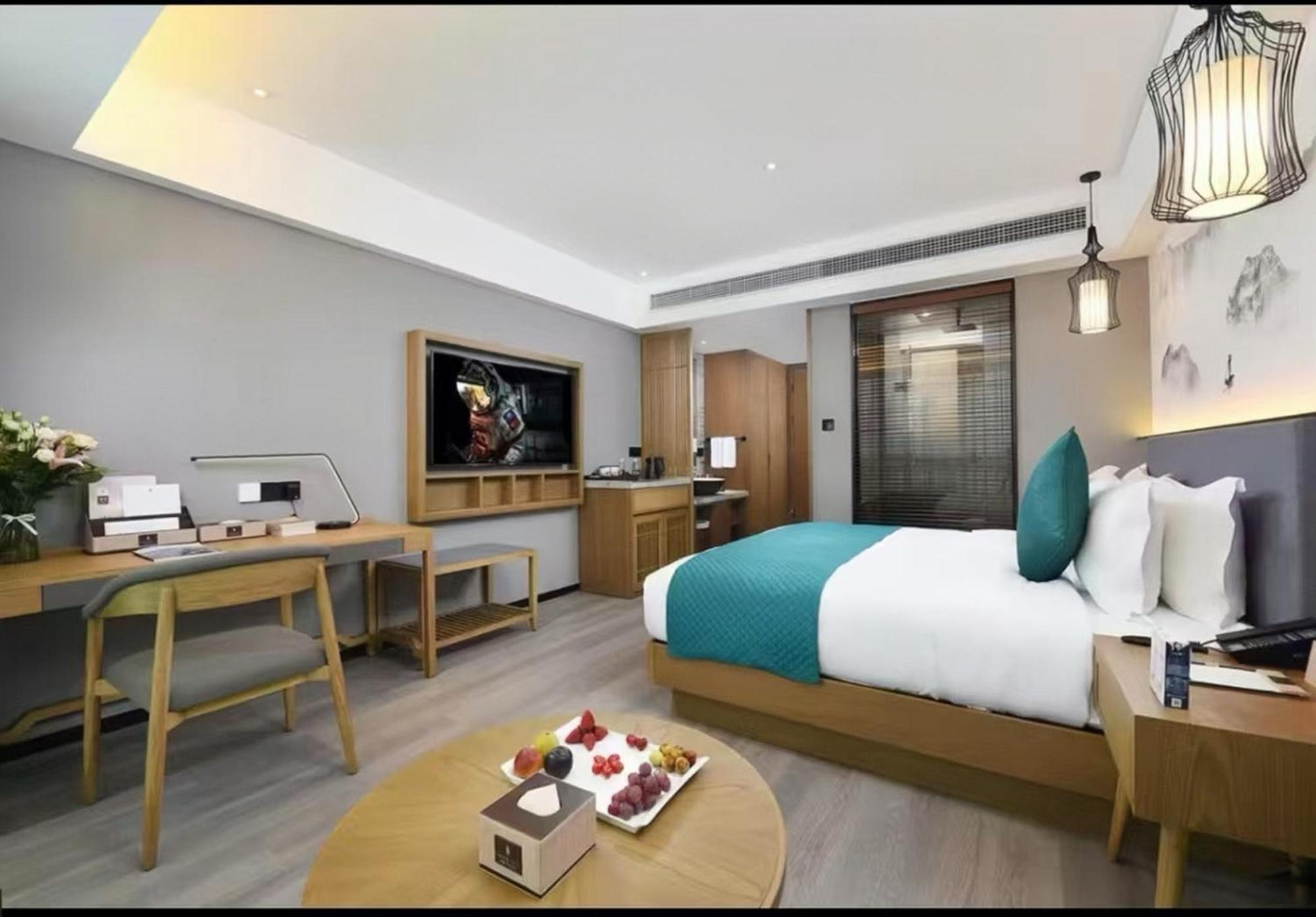 Mehood Lestie International Hotel Nancun Wanbo Metro Station Branch - Free Shuttle Bus To Canton Fair Complex During Canton Fair Period & Free Breakfast & Free Afternoon Tea & Free Midnight Snack & Free Vpn Internet Access Экстерьер фото